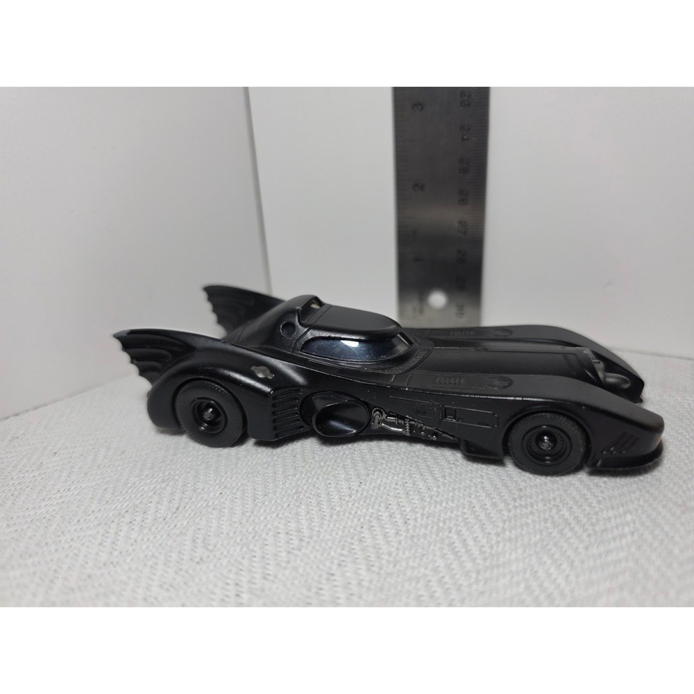 Jada Toys 1989 Batmobile diecast model car in a 1:32 scale